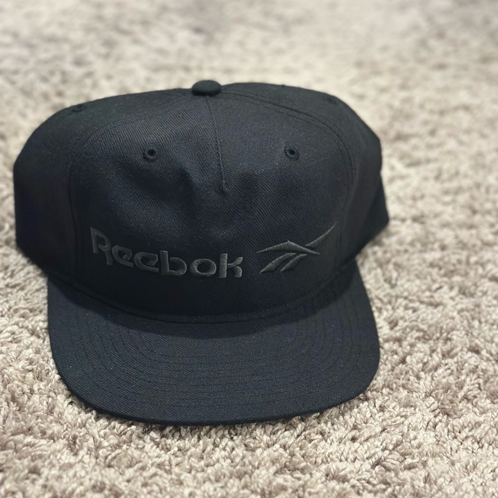Reebok classic hat!! SnapBack!! Black